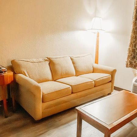 Country Garden & Suites Benton Buitenkant foto